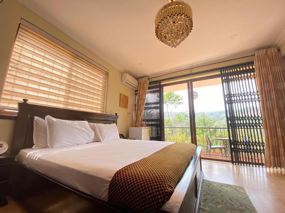 Cactus Creek Hotel Aburi Buitenkant foto