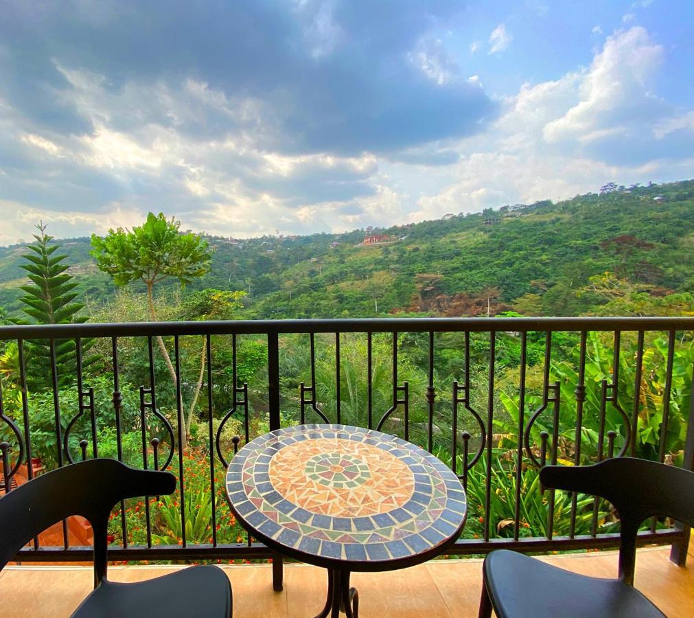 Cactus Creek Hotel Aburi Buitenkant foto
