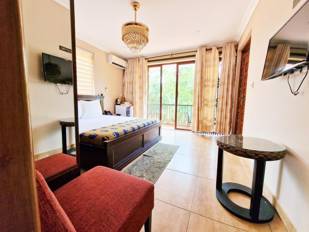 Cactus Creek Hotel Aburi Buitenkant foto