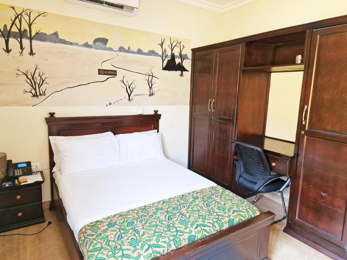 Cactus Creek Hotel Aburi Buitenkant foto