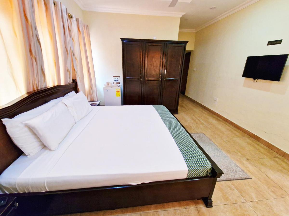 Cactus Creek Hotel Aburi Buitenkant foto