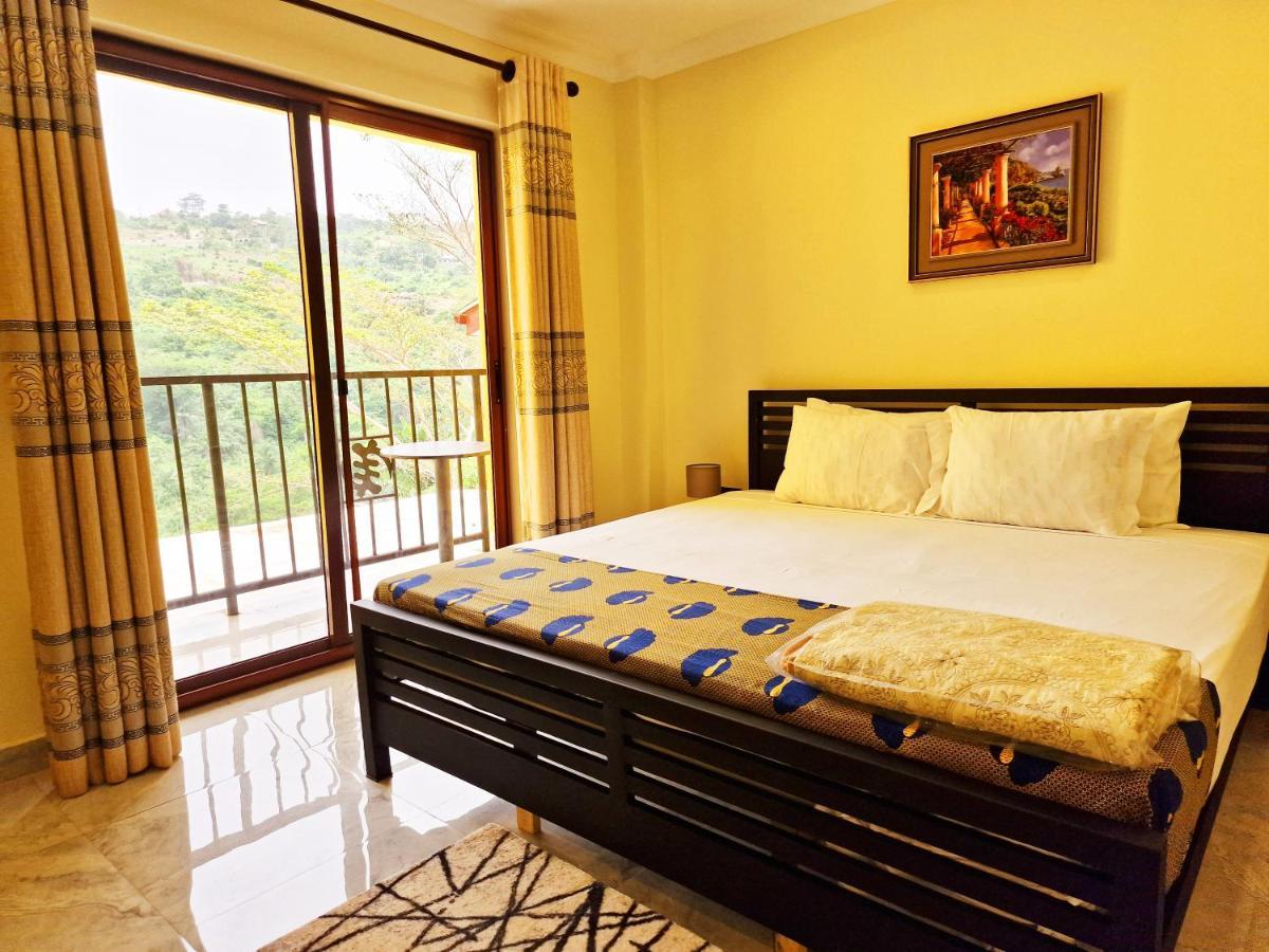 Cactus Creek Hotel Aburi Buitenkant foto
