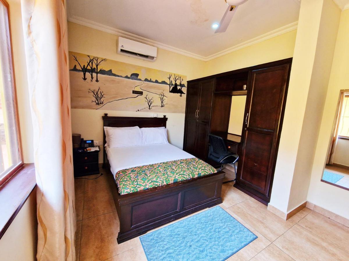 Cactus Creek Hotel Aburi Buitenkant foto