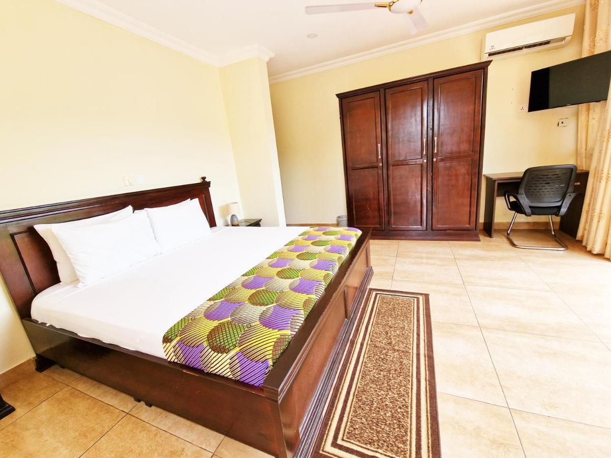 Cactus Creek Hotel Aburi Buitenkant foto