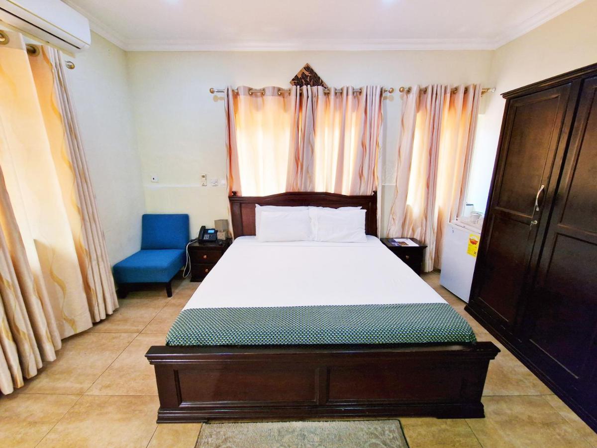 Cactus Creek Hotel Aburi Buitenkant foto
