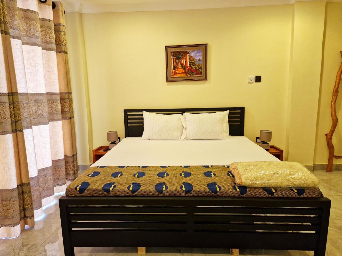 Cactus Creek Hotel Aburi Buitenkant foto